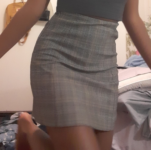 Aritzia plaid skirt - Picture 2 of 3